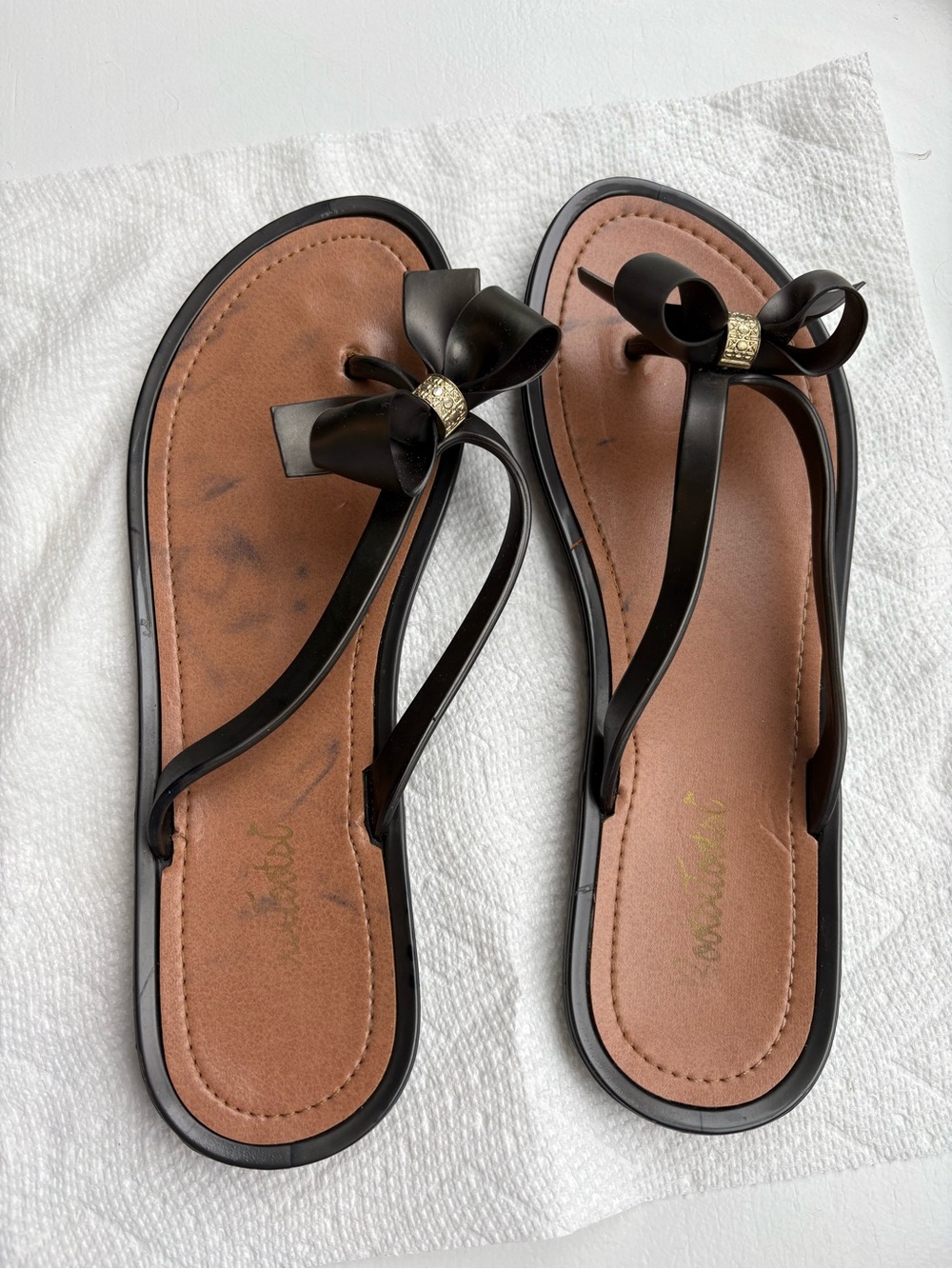 💥2/$10💥 Adorable Bow Flip Flops 🤎🎀🤎 - Picture 5 of 5